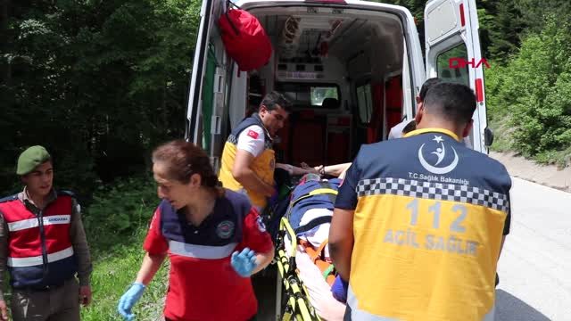 Bolu Ağaca Çarpan Cipteki 3 Kişi Yaralandı -Hd
