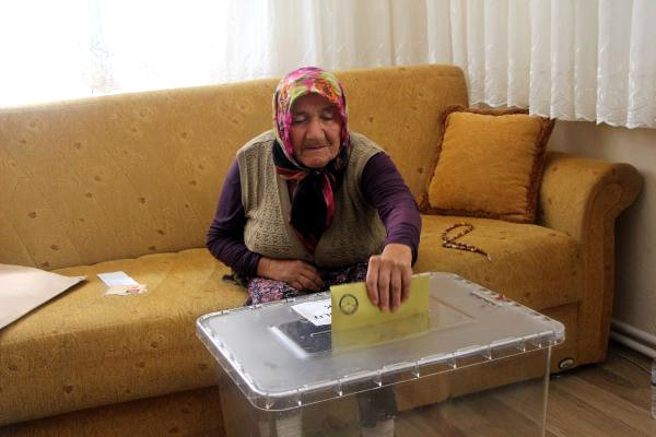 Bolu’da 62 Seçmen Seyyar Sandıkta Oy Kullandı
