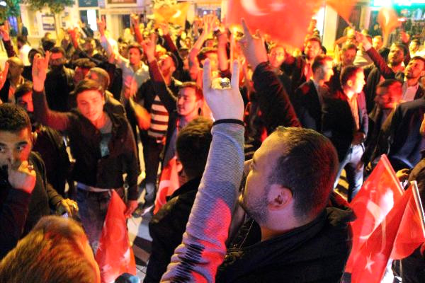 Bolu’da Hdp Binası Önünde Gerginlik