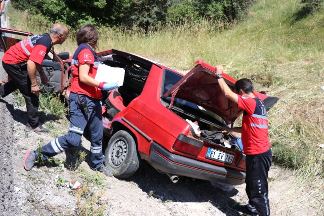 Bolu’da Menfeze Uçan Otomobil Hurdaya Döndü: 4 Yaralı