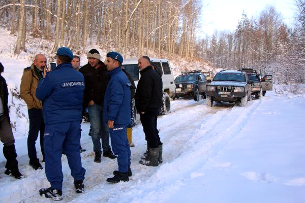 Jandarma, Otomobilden Yardım Çağrısında Bulunan Sürücüyü Arıyor (3)