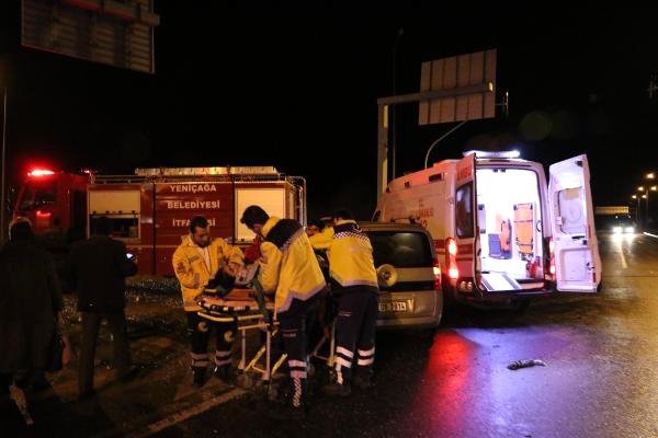 Bolu’da Otomobil ile Hafif Ticari Araç Çarpıştı: 9 Yaralı