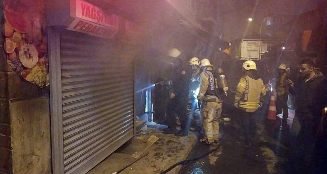 Markette korkutan yangın: Patlamalar meydana geldi