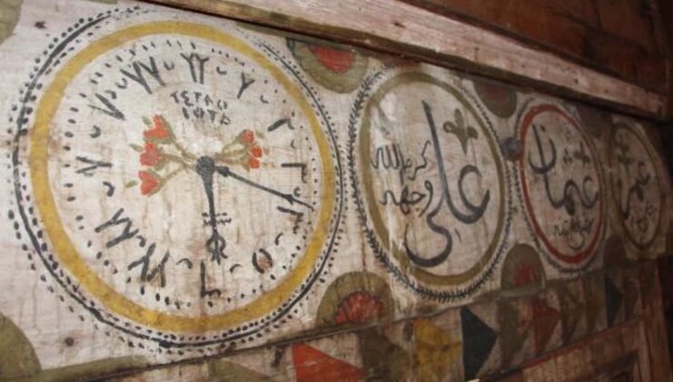 4 ASIRLIK AHŞAP MESCİTTEKİ 5.19’U GÖSTEREN SAATİN SIRRI ÇÖZÜLEMEDİ