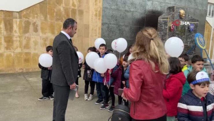 Çocuklar polis araçlarına ağır ilgi gösterdi