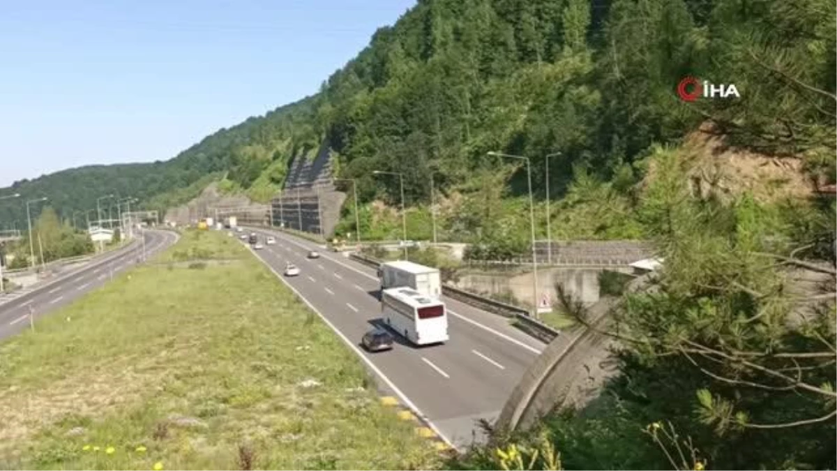 TEM ve D-100 Karayolu Bolu Geçişinde Yoğunluk Devam Ediyor