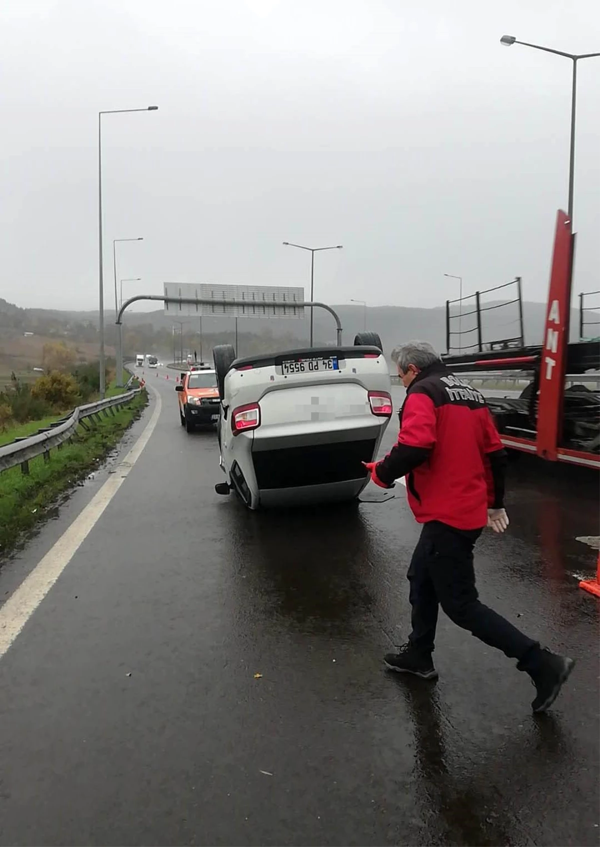 Anadolu Otoyolu’nda Araba Takla Attı: 2 Kişi Yaralandı