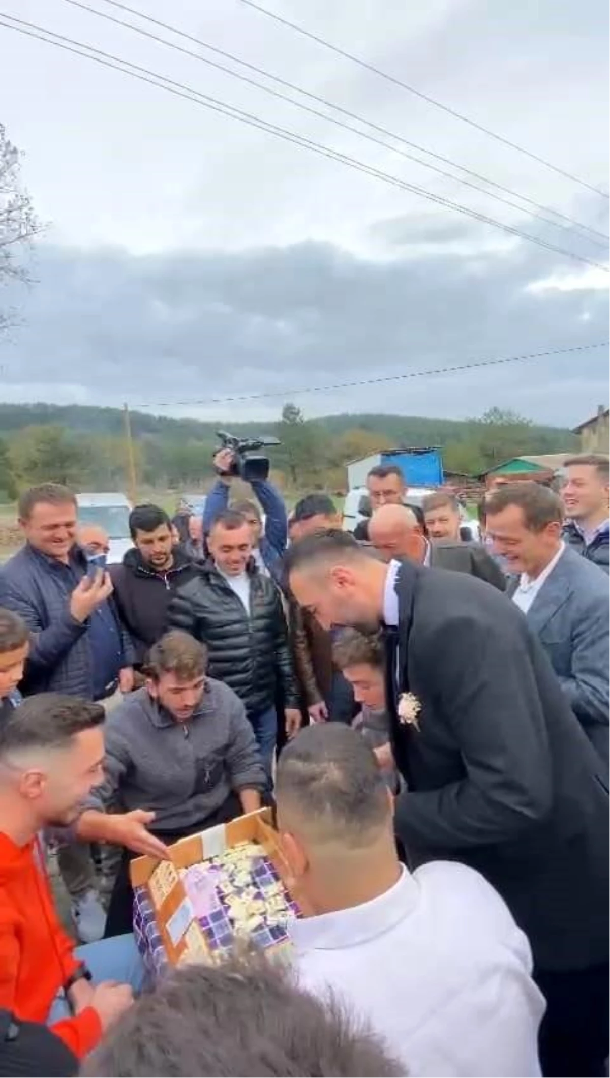 Düğün Konvoyunu Okey Masasıyla Durdurdular
