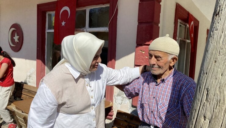 AK Parti Genel Merkez Kadın Kolları Başkanı Ayşe Keşir, Bolu’da yangından etkilenen köyleri ziyaret etti