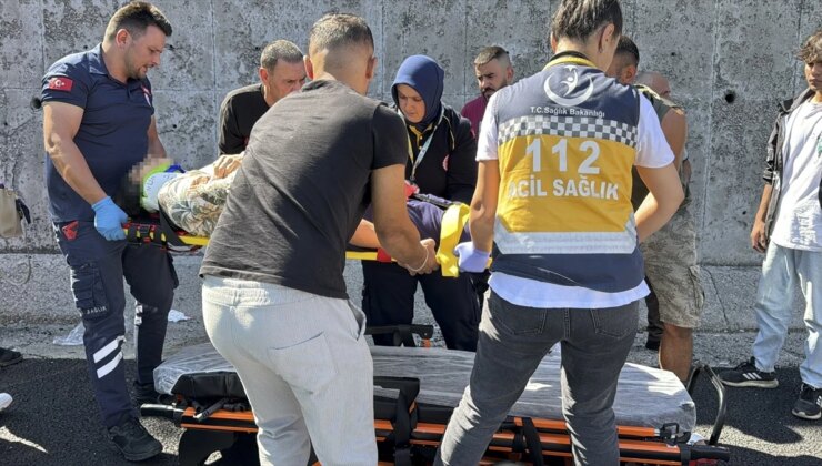 Anadolu Otoyolu’nda tıra arttan çarpan arabada 3 kişi yaralandı