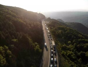 Bolu Dağı’nda Trafik Yoğunluğu İçin Ağır Taşıtlara Yasak