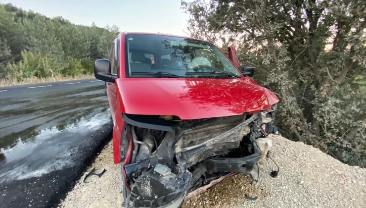 Bolu’da Araba ile Panelvan Çarpışması: 1 Meyyit, 1 Yaralı