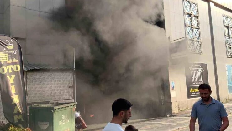 Bolu’da AVM’nin Otopark Girişinde Yangın Çıktı
