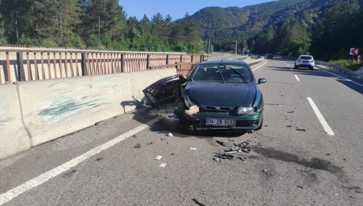 Bolu’da bariyere çarpan arabada 6 kişi yaralandı