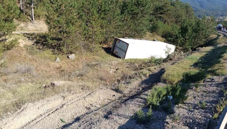 Bolu’da Denetimden Çıkan Tır Şarampole Yuvarlandı