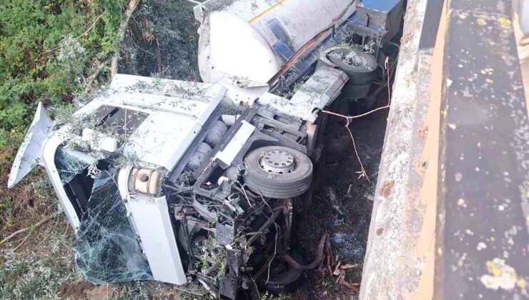 Bolu’da Denetimden Çıkan Tır Uçuruma Yuvarlandı