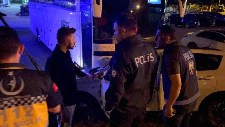 Bolu’da uyuyakalan şoför otelin otoparkına daldı