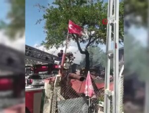 Ahşap konut küle döndü