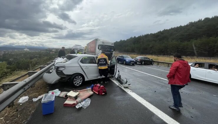 Bolu Otoyolu’nda Zincirleme Trafik Kazası: 4 Yaralı