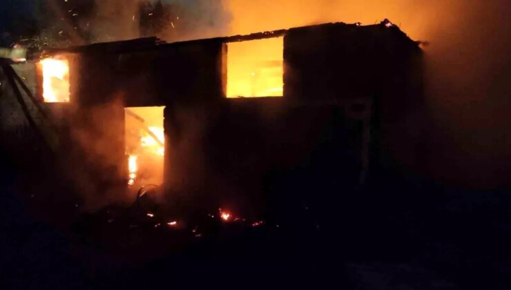 Bolu’da Odunlukta Çıkan Yangın 6 Saatte Söndürüldü