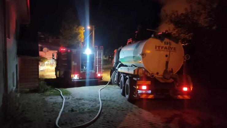 Bolu’da Odunlukta Yangın Çıktı