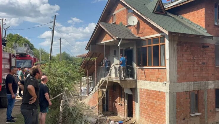Bolu’nun Mengen ilçesinde çıkan konut yangını söndürüldü