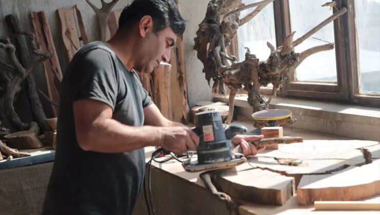 Emekli Polis, Selden Getirdiği Ağaçlarla Dekoratif Eserler Tasarlıyor