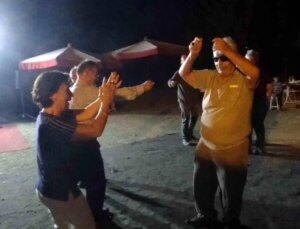 Gözlerini kaybeden gazi sünnet düğününde oyun havası oynadı