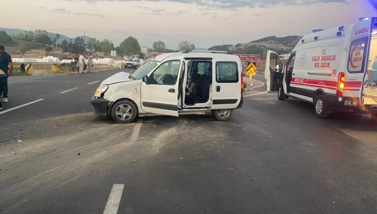 Mudurnu’da Trafik Kazası: 3 Yaralı
