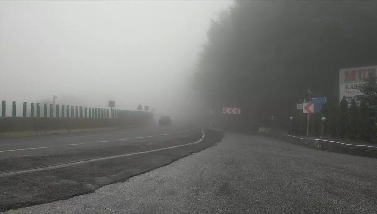 Bolu Dağı’nda Sis ve Sağanak Trafik Güvenliğini Tehdit Ediyor