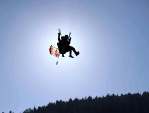 Bolu’da Cumhuriyet Bayramı’nda Yamaç Paraşütü Heyecanı