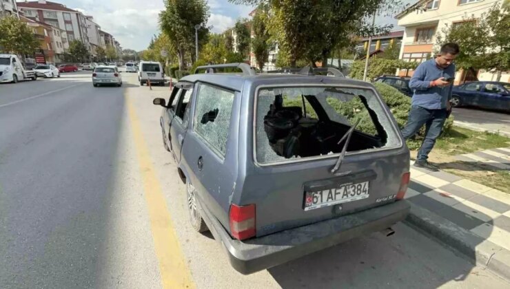 Bolu’da Hudut Krizi Geçiren Vatandaş Aracının Camlarını Kırdı