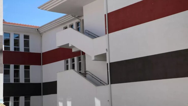 Bolu’da Okulda Yangın Merdiveninden Düşen Öğrenci Yaralandı