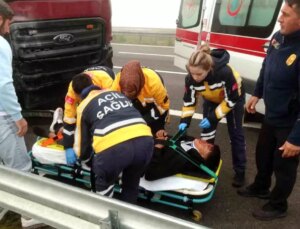 Bolu’da Otoyolda Sis Sebebiyle Tır Cip’e Çarptı: 3 Yaralı