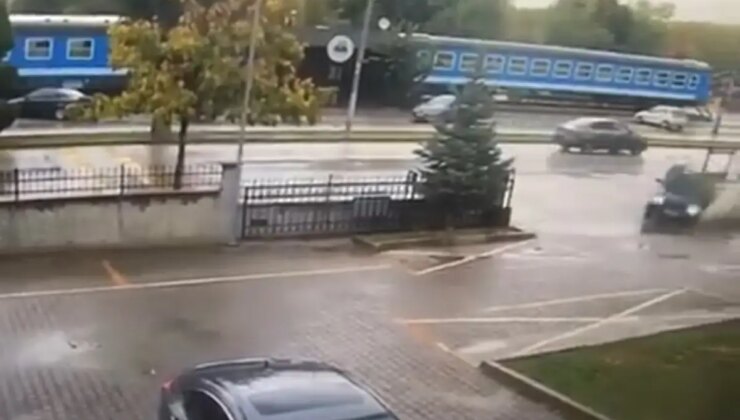 Bolu’da Yağmur Nedeniyle Kaza: Güvenlik Kamerası İmgeleri Ortaya Çıktı