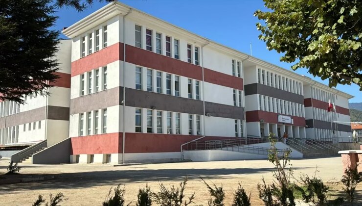 Bolu’da Yangın Merdiveninden Düşen Öğrenci Yaralandı