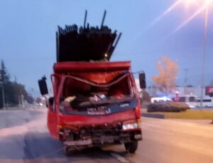 Bolu’da Trafik Işığında Kamyon Gaz Tankerine Çarptı