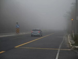 Düzce ve Bolu’da Sis Ulaşımı Olumsuz Etkiledi