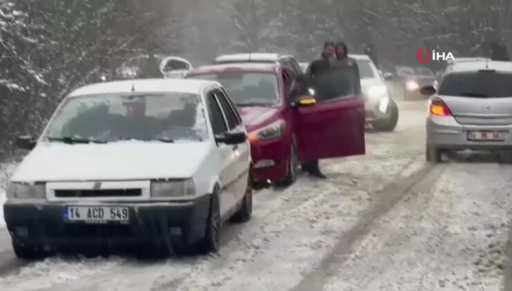 Kış Lastiği Takmayan Şoförler Yolda Mahsur Kaldı