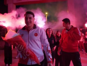 Altın Madalyalı Kick Boks Şampiyonu Yiğit Erdoğan Bolu’da Karşılandı