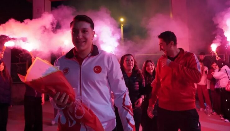 Altın Madalyalı Kick Boks Şampiyonu Yiğit Erdoğan Bolu’da Karşılandı