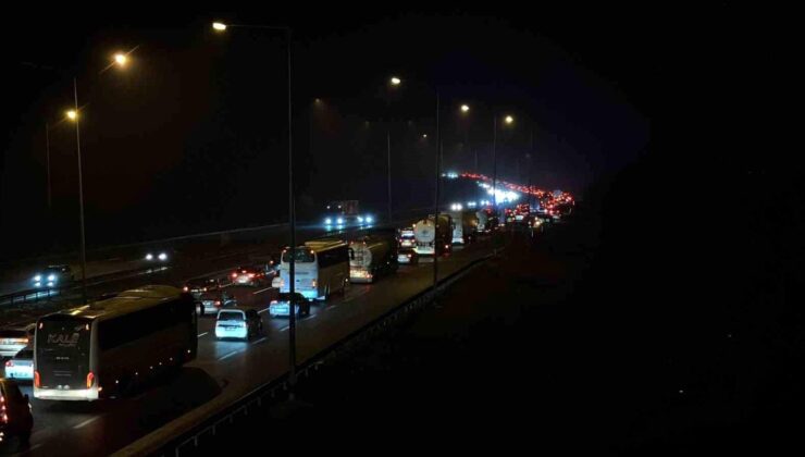 Bolu geçişinde bayram trafiği kilit