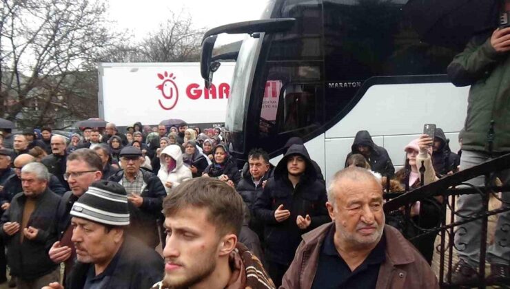 Bolu’da 37 kişilik umre kafilesi dualarla uğurlandı