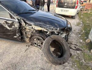 Bolu’da lüks araba ile cip çarpıştı: 4 yaralı