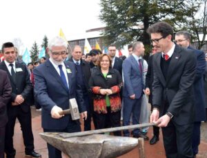 Bolu’da nevruz coşkusu: Ateş yakıldı, demir dövüldü