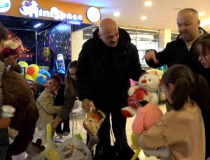 Bolu’da 23 Nisan’da çocukların oyuncak sevinci