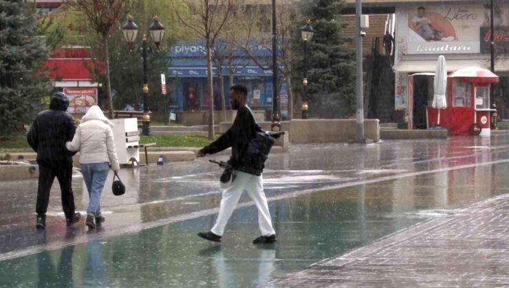Bolu’da sağanak yağış tesirli oldu