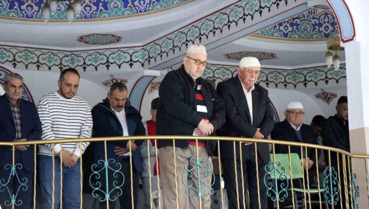 Bolu’da bayram namazında mescitler doldu taştı