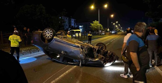Bolu’da D-100’de takla atan arabadan burunları bile kanamadan çıktılar