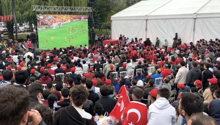 Bolu’da ‘Dünya Kupası’ coşkusu sokağa taştı: Anıtpark’ta tarihi heyecan